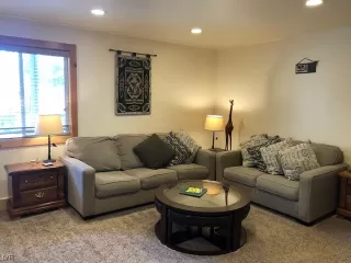 Photo #6: 1008479 Listing