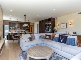 Photo #3: 1008482 Listing