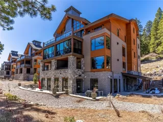 Photo #4: 1008482 Listing