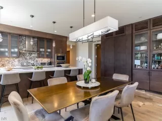 Photo #6: 1008482 Listing