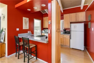 Photo #4: 1008491 Listing