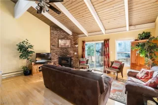 Photo #5: 1008491 Listing