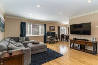 More Details about MLS # 1008493 : 827 ROBIN DRIVE 7