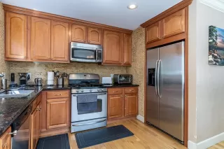 Photo #4: 1008493 Listing