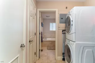 Photo #6: 1008493 Listing