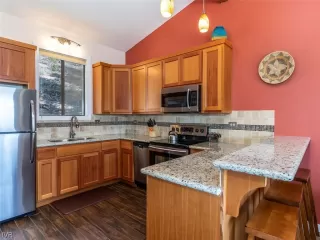 Photo #6: 1008519 Listing