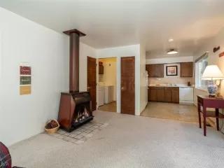 Photo #5: 1008531 Listing