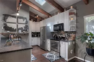 Photo #4: 1008544 Listing