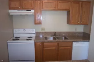 Photo #3: 1008548 Listing