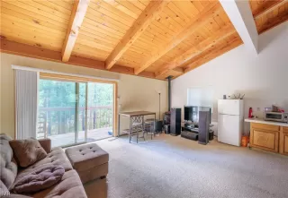 Photo #2: 1008567 Listing