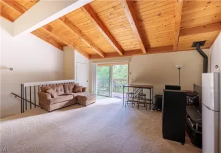 Photo #3: 1008567 Listing