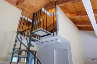 Photo #5: 1008567 Listing