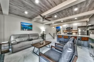 Photo #3: 1008589 Listing