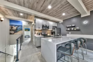 Photo #4: 1008589 Listing