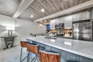 Photo #5: 1008589 Listing