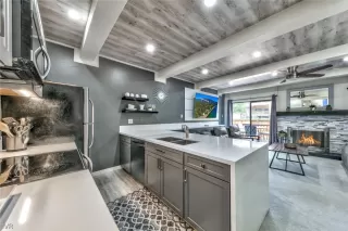 Photo #6: 1008589 Listing