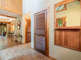 Photo #1: 1008617 Listing