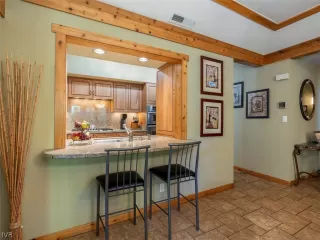 Photo #3: 1008617 Listing