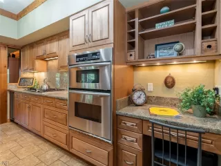 Photo #4: 1008617 Listing