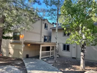 Photo #4: 1008623 Listing