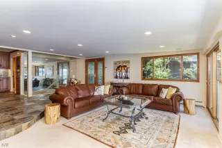 Photo #3: 1009640 Listing