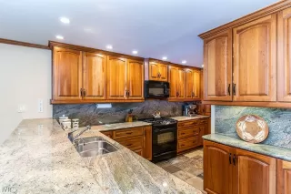 Photo #4: 1009640 Listing