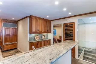 Photo #5: 1009640 Listing