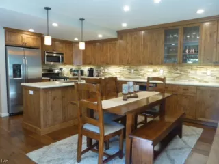 Photo #5: 1009643 Listing