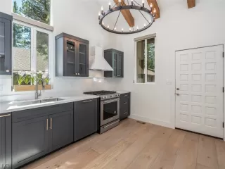 Photo #1: 1009657 Listing