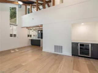 Photo #3: 1009657 Listing