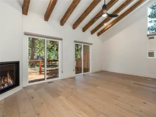 Photo #5: 1009657 Listing