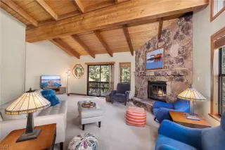 Photo #5: 1009687 Listing