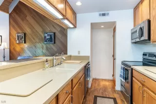 Photo #5: 1009688 Listing 