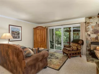 Photo #2: 1009689 Listing