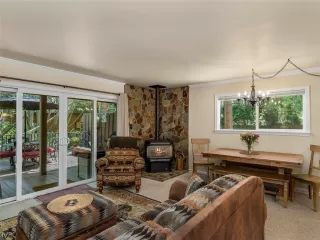 Photo #3: 1009689 Listing