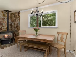 Photo #6: 1009689 Listing