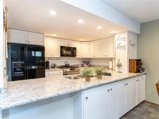 Photo #4: 1009704 Listing 