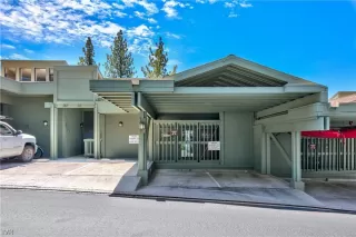 Photo #2: 1009718 Listing