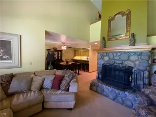 Photo #2: 1009737 Listing