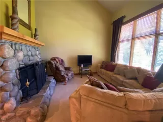 Photo #4: 1009737 Listing