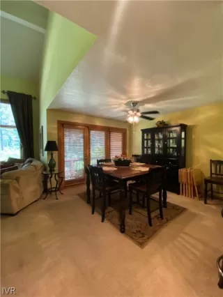 Photo #6: 1009737 Listing