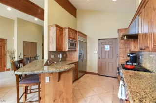 Photo #5: 1009744 Listing