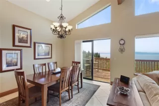 Photo #6: 1009744 Listing