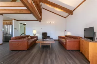 Photo #5: 1009748 Listing