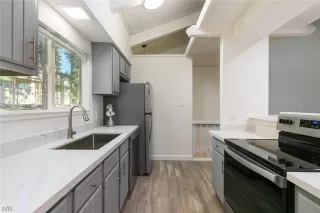 Photo #2: 1009755 Listing 