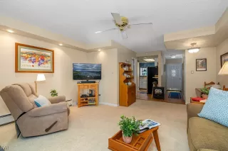 Photo #2: 1009794 Listing