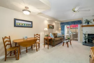 Photo #3: 1009794 Listing