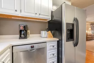 Photo #6: 1009794 Listing