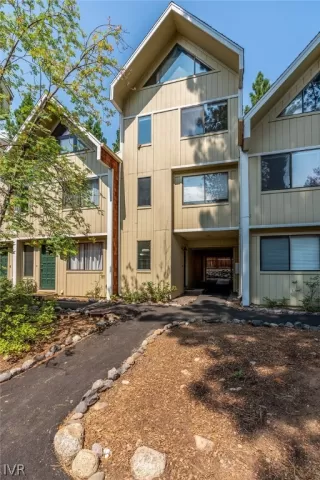 Photo #1: 1009795 Listing