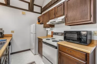 Photo #5: 1009795 Listing